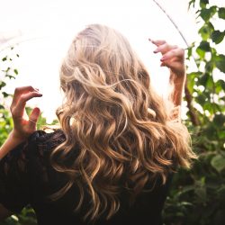Scegli i tuoi oli vegetali biologici per prenderti cura dei tuoi capelli