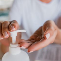 trattare le mani danneggiate dal gel idroalcolico