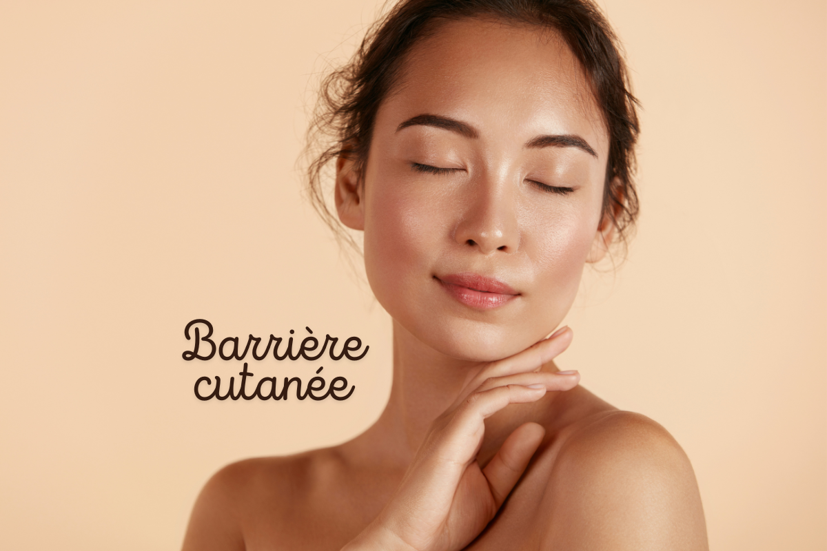 Femme à la peau éclatante avec une barrière cutanée saine – Hydratation, protection et soins pour renforcer la barrière cutanée.