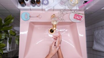 Uma rotina de cuidados para a pele com tendência para a acne