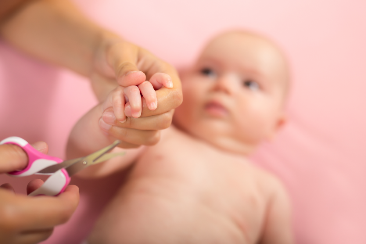 Comment couper les ongles de Bébé sans danger