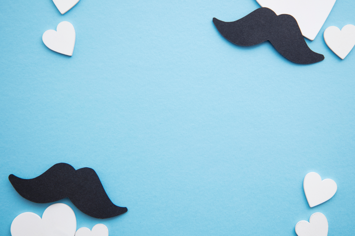 L'image représente un fond bleu avec des moustaches noires et des cœurs blancs pour illustrer la fête des pères. Fête des pères Idées cadeaux pour nos papas chéris
