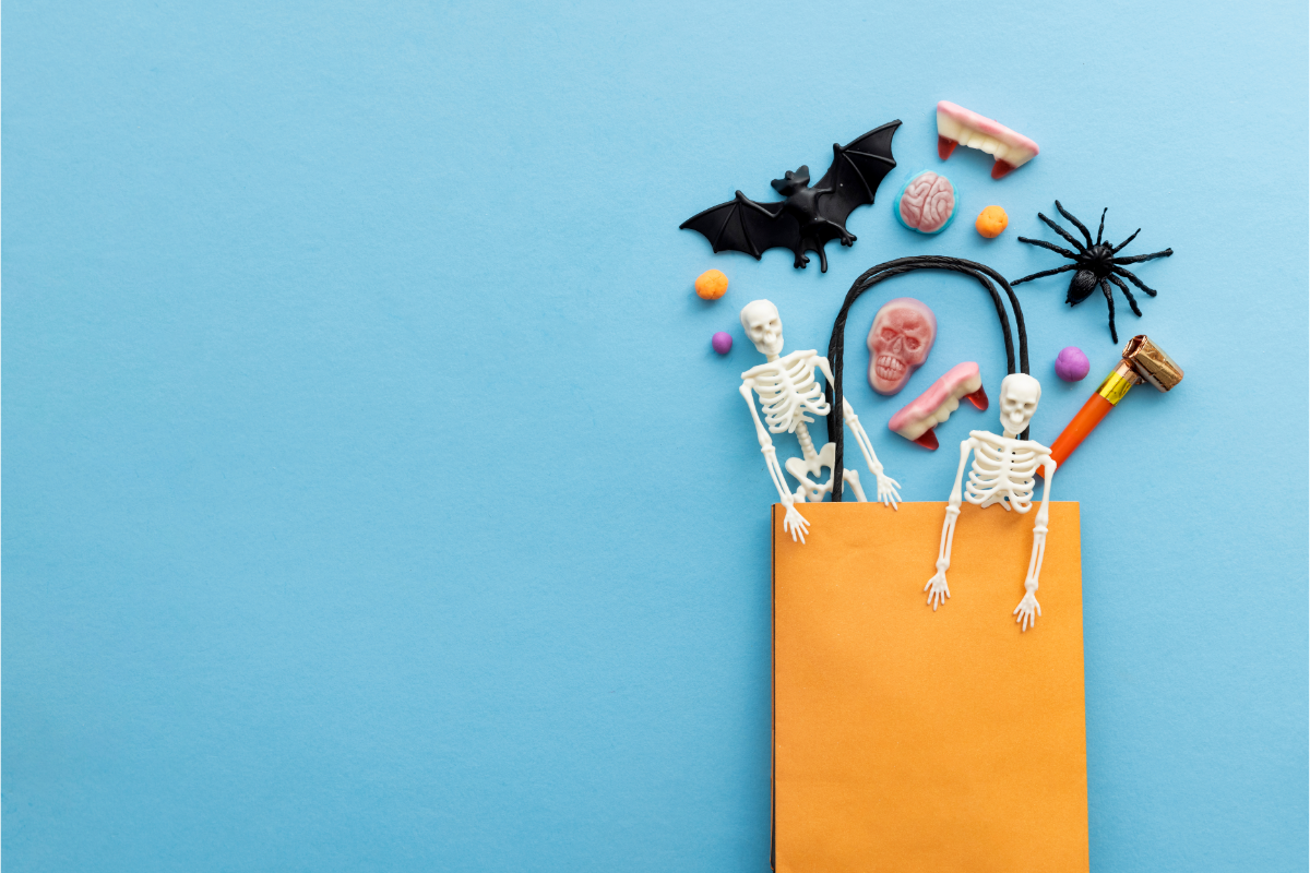 L'image représente un sac rempli de bonbons d'halloween pour illustrer l'impact des sucreries sur la santé et comment limiter les effets négatifs de l'excès de sucre.