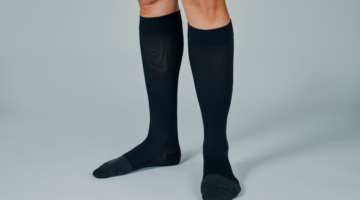 How is varicose eczema or stasis dermatitis treated?